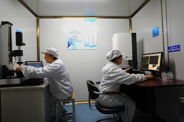 SICHUAN VSTAR OPTICAL TECHNOLOGY CO.,LTD factory production line